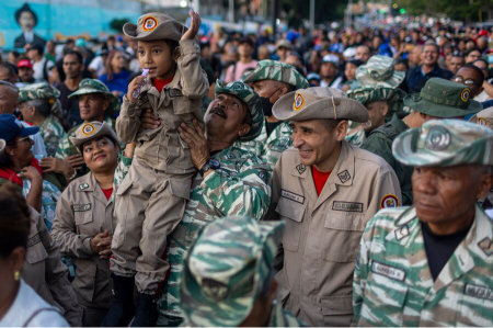 عکسهای جالب,عکسهای جذاب,راهپیمایی به مناسبت بیست و ششمین سالگرد قانون اساسی ونزوئلا در شهر کاراکاس