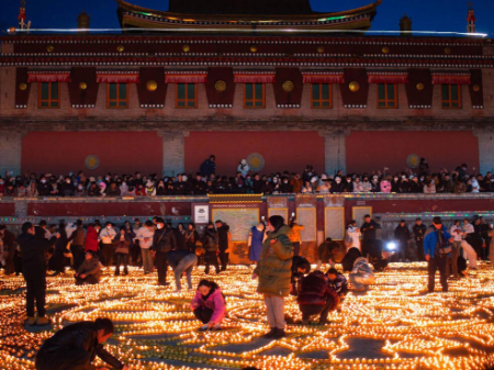 عکسهای جالب,عکسهای جذاب,جشنواره 600 ساله چراغ های کَره‌ای در معبدی در شهر شینینگ چین 