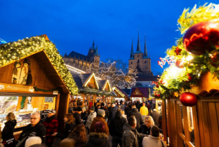 عکسهای جالب,عکسهای جذاب,خرید مردم از غرفه های بازار کریسمس