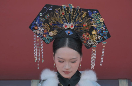 عکسهای جالب,عکسهای جذاب,زنی با لباس امپراتوری سلسله 