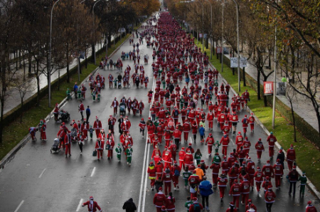 عکسهای جالب,عکسهای جذاب,مسابقه دو خیریه به مناسبت کریسمس در پایتخت اسپانیا 