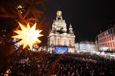 عکسهای جالب,عکسهای جذاب,تماشای مراسم سنتی شام کریسمس در درسدن آلمان