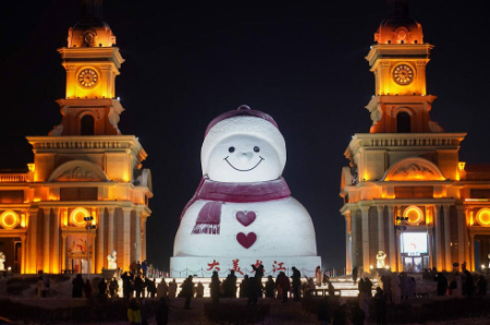 عکسهای جالب,عکسهای جذاب,آدم برفی 9 متری در چین