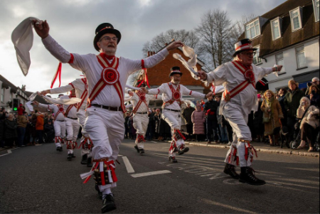 عکسهای جالب,عکسهای جذاب,رقص های سنتی انگلیسی در آیین های روز کریسمس