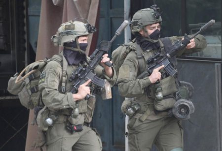 عکسهای جالب,عکسهای جذاب,نظامیان اسرائیلی در یک عملیات نظامی گسترده در شهر قباطیه 