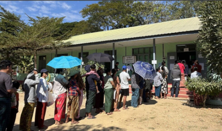 عکسهای جالب,عکسهای جذاب,یک حوزه رای گیری در پایتخت در انتخابات سراسری میانمار