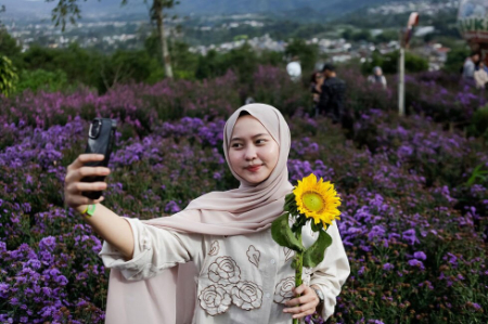 عکسهای جالب,عکسهای جذاب,سلفی گرفتن در مکان گردشگری 