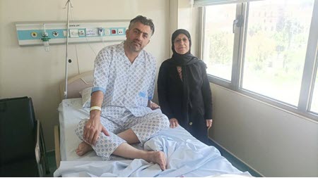 علیرضا عباسی در بیمارستان بانک ملی تهران برای عمل دیسک کمر - تیر ماه ۱۴۰۵