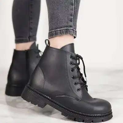 نیم بوت ساق کوتاه با زیره عاج دار نیم بوت ساق کوتاه با زیره عاج دار