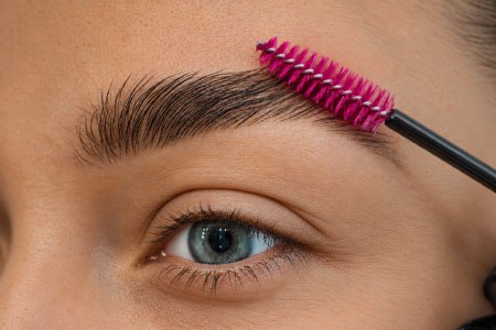 ابروی مرتب و لیفت‌شده با ژل ابرو