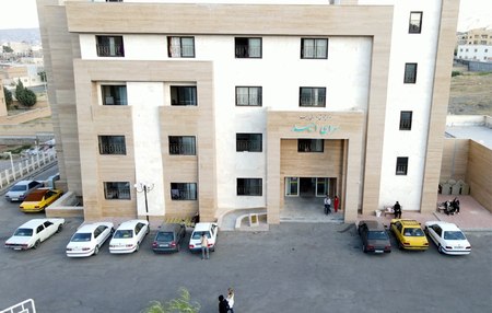 ساختمان سرای اقامتی امید برای اسکان بیماران شهرستانی و همراهان آنان