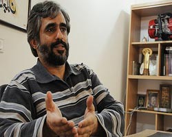 احزاب آزادند،اما قدرت به اشخاص داده مي‌شود