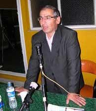 زیباکلام: احمدی نژاد با آمریکا مذاکره می کند