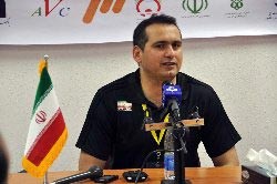 معدني: نبايد بازيكنان را براي كسب نتيجه در ايتاليا تحت فشار قرار داد