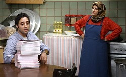 هر کس  دوستان ما را نقد کند ، ضدانقلاب است!