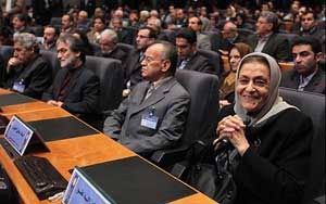 ما تبعیدی هستیم، دستمزدها در نمایش های رادیویی کم است