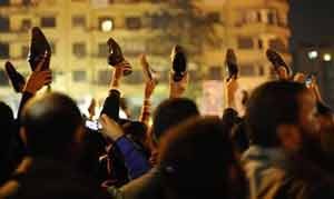 مبارک: اختیارات ریاست جمهوری را به معاونم می دهم اما از مصر خارج نمی شوم...