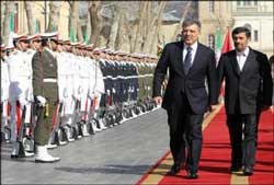 گزارش روزنامه زمان از كنايه عبدالله گل و پاسخ احمدي نژاد