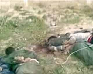 تیرباران نظامیانی که از دستور قذافی سرپیچی کردند (عکس)