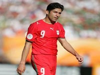 وحيد هاشميان قرارداد خود را با پرسپوليس تمديد کرد.
