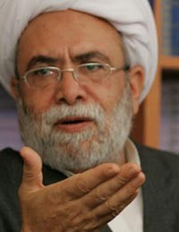 حجت الاسلام دعاگو: من كروبي نيستم كه با دو كلمه كنارم بزنم/چرا از برخی مفسدان اقتصادی دفاع می کنید؟
