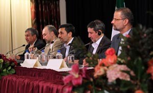 ابهام در رفت ؛ تردید در برگشت: مشایی کجاست؟
