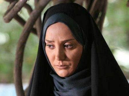 تصاویر: كشف حجاب بازیگر مشهور تلویزیون در صدای آمریكا 