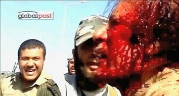 جنایات انقلابيون لیبی علیه طرفداران قذافی لو رفت؛ 300 جسد در گور دست جمعی!