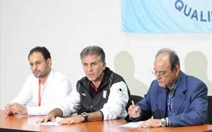 کل کل کی روش با خبرنگاران بحرینی؛ اذیتم کنید مصاحبه را قطع می‌کنم / گل بحرین شانسی بود