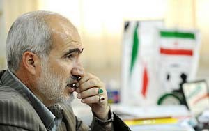 عزیزمحمدی در پاسخ به علی کریمی: در کاری که به او مربوط نیست دخالت نکند