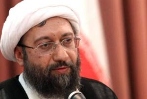 آیت الله لاریجانی: برخی مانند دوره اصلاحات می گویند نباید در مورد موی خانم‌ها نظر بدهیم