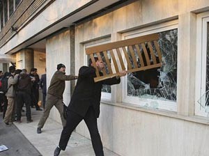 معاون فرهنگی سپاه: خود انگلیسی ها می خواستند که دانشجویان وارد سفارت شوند