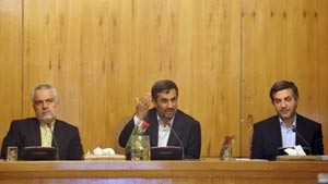 رحیم مشایی , محافل سیاسی 