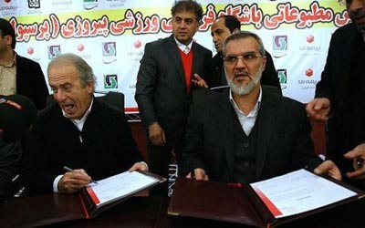 وقتی دنیزلی پس از امضا قرارداد شکلک درآورد ؛ عکس