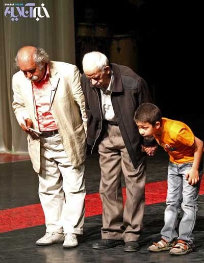 بازیگر نابینا تئاتر , بیوگرافی نصرت زمان پور