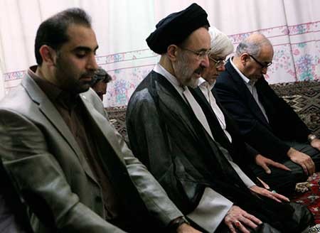 مراسم افطار , عکس یادگاری با خاتمی 