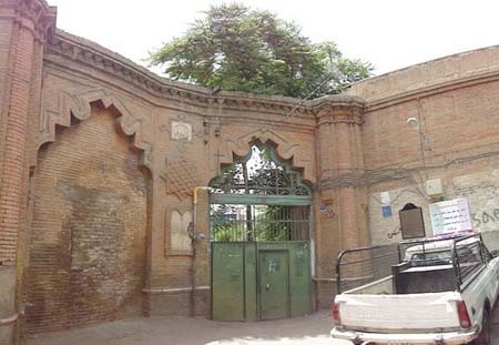 خانه دایی جان ناپلئون,به مزایده گذاشتن خانه دایی جان ناپلئون