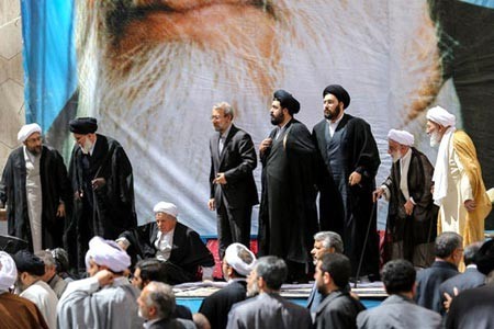 مواجهه جنتی و هاشمی در سالگرد امام