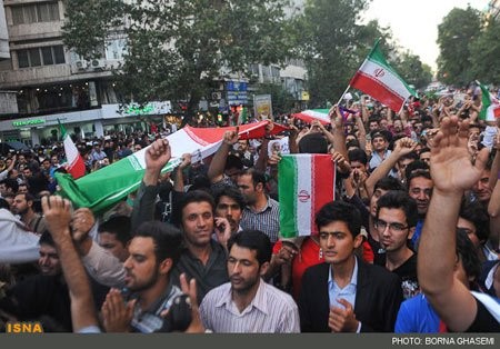 صعود ایران به جام جهانی,شادی مردم پس از راهیابی تیم ملی کشورمان به جام جهانی 