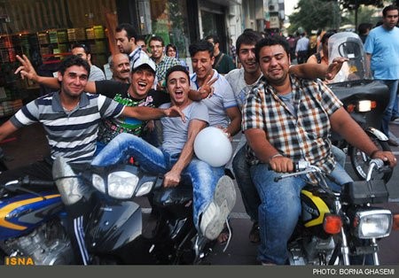 صعود ایران به جام جهانی,شادی مردم پس از راهیابی تیم ملی کشورمان به جام جهانی 