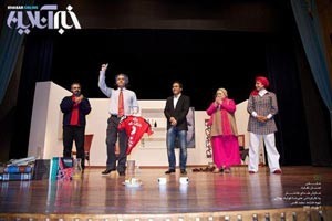 مهدی مهدوی کیا,مهدوی کیا در کنار بازیگران,تجلیل از مهدوی کیا روی سن تئاتر