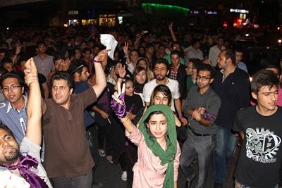 جشن مردم در خیابانها پس از اعلام نتایج انتخابات