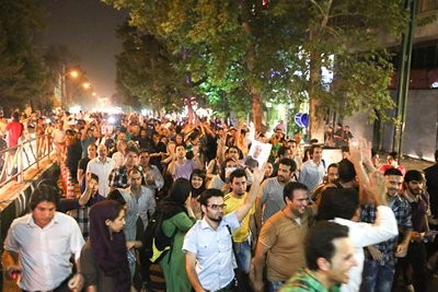 جشن مردم در خیابانها پس از اعلام نتایج انتخابات