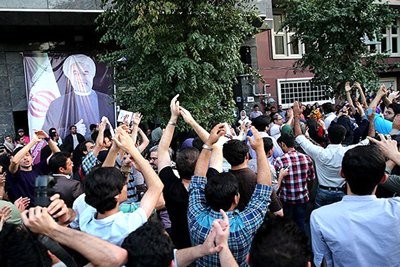 جشن مردم در خیابانها پس از اعلام نتایج انتخابات