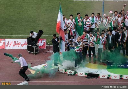 آتش‌سوزی در جشن صعود تیم ملی,تصاویرآتش‌سوزی در جشن صعود تیم ملی,صعود ایران به جام جهانی 2014 برزیل