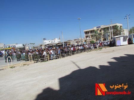 عکس زدن شلاق در ملاء عام دربوشهر
