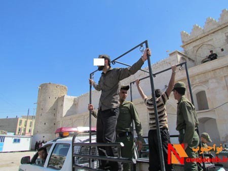 عکس زدن شلاق در ملاء عام دربوشهر