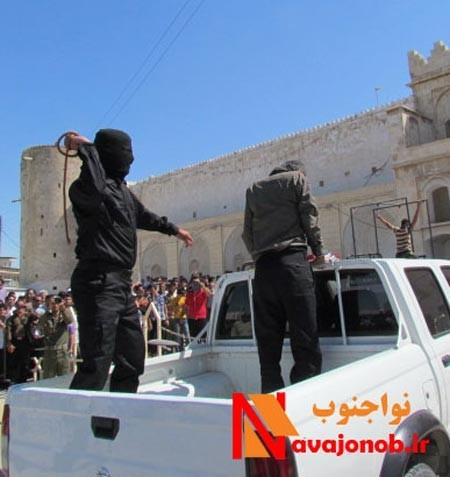 عکس زدن شلاق در ملاء عام دربوشهر