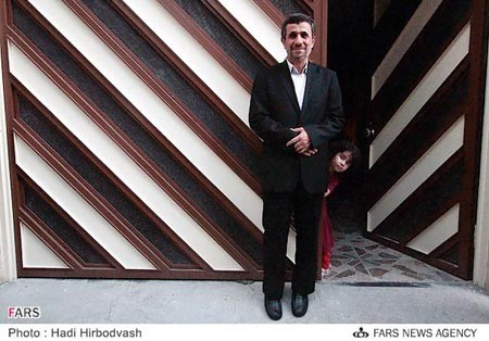 استقبال اهالی نارمک از محمود احمدی‌نژاد