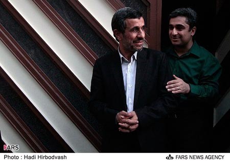 استقبال اهالی نارمک از محمود احمدی‌نژاد